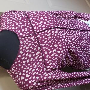 NWT Kirious Burgundy white print outward seam crop long sleeve top size medium